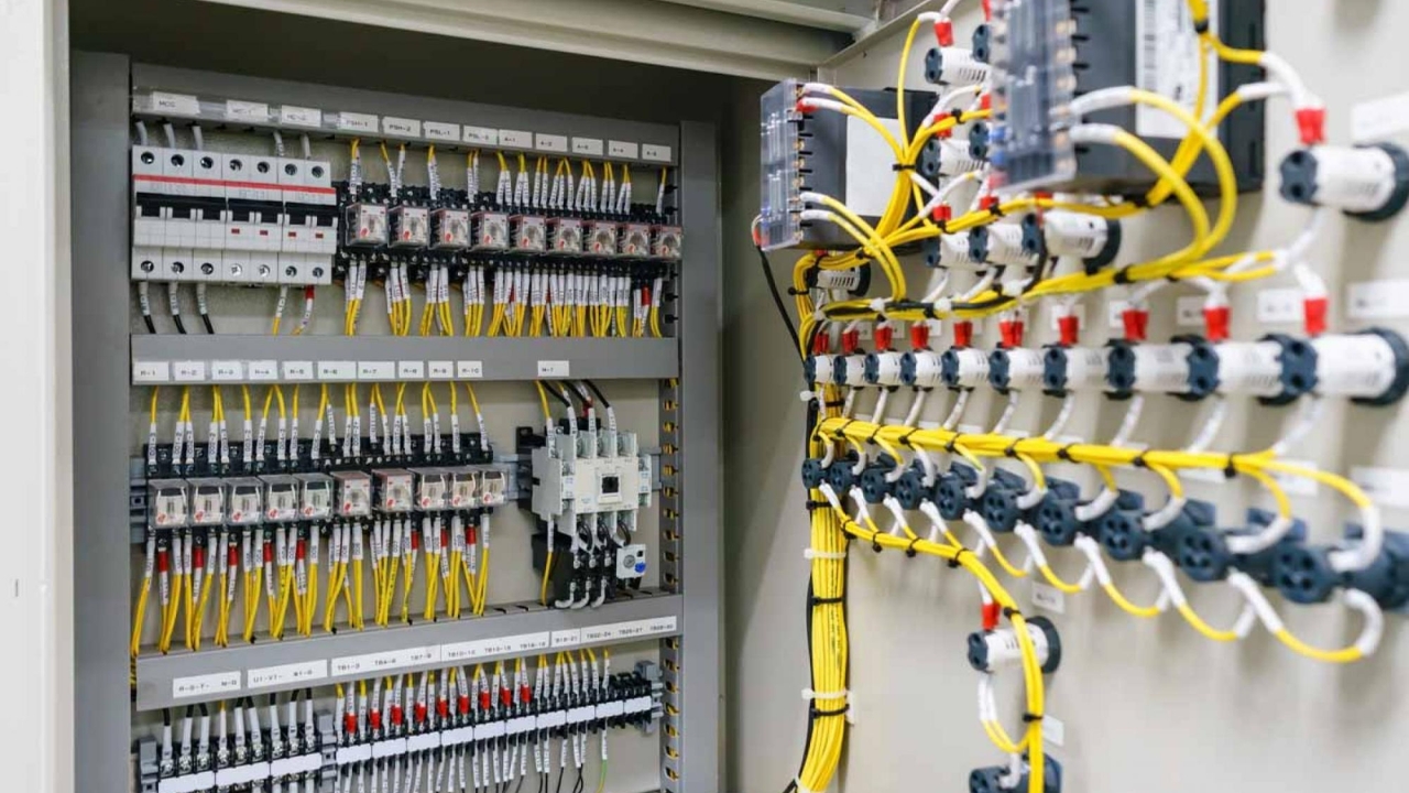 10 Advantages If You Use PLC in Electrical Projects