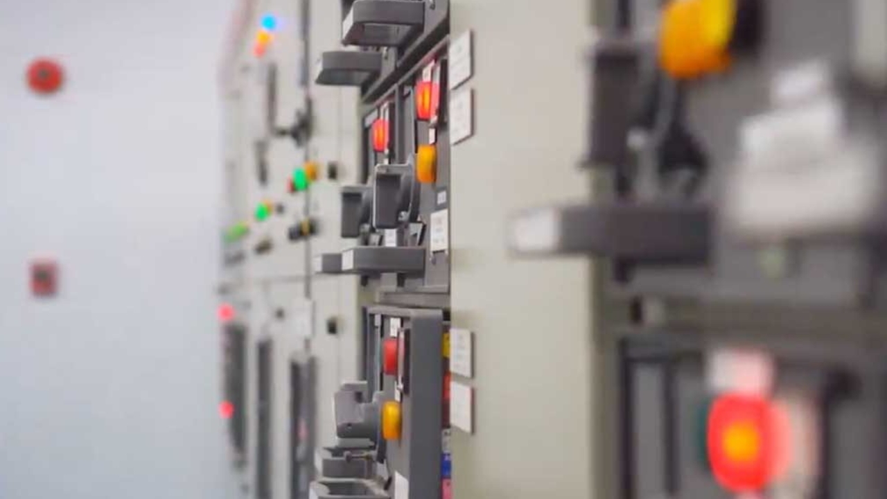 Functions & Advantages of Switchgear in Electrical Systems