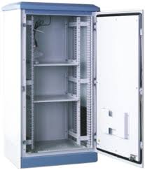 Floor-standing external telecom cabinet